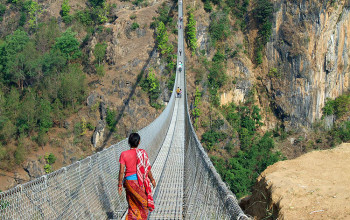 मेलाम्चीमा जोखिममा परेको झोलुङ्गे पुलको संरक्षण गरिँदै